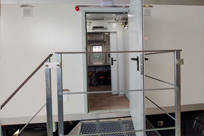 Сушильный отсек в тамбуре жилого вагон-дома от Прицепной техники