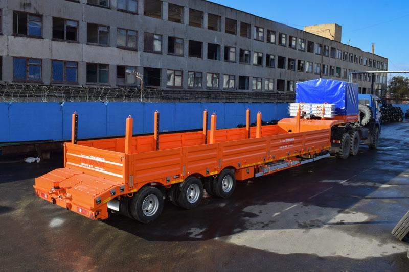 Укладка приставных алюминиевых трапов Укладка приставных алюминиевых трапов бортового полуприцеп-контейнеровоза с раздвижной рамой