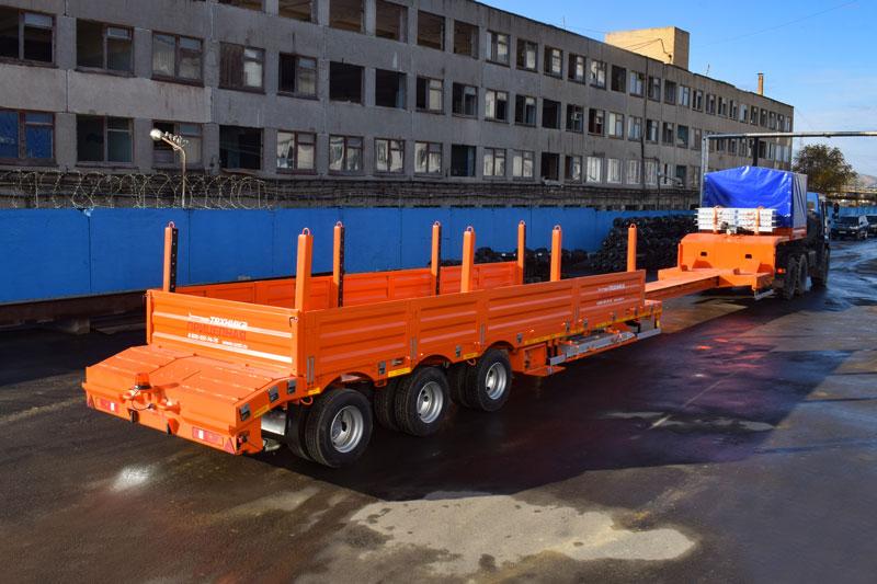 Бортовой полуприцеп-контейнеровоз с раздвижной рамой