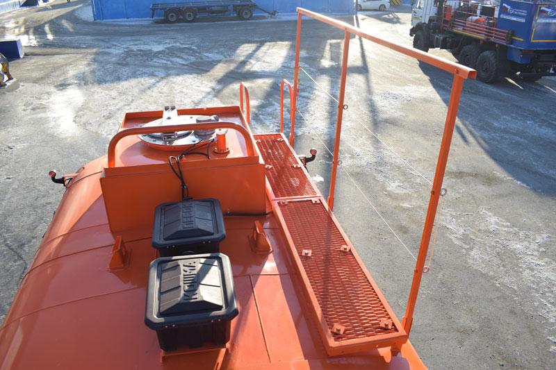 Прицеп-цистерна для ГСМ марки УЗСТ-ПЦ-12-003 (2 оси)