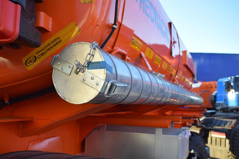 Прицеп-цистерна для нефти марки УЗСТ-ПЦН-8-003 (2 оси)