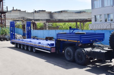 Полуприцеп тяжеловоз низкорамный ППТ-9181-003Н6 (72 т.)