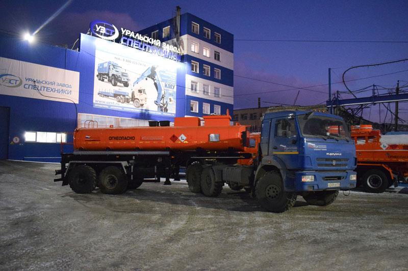 Полуприцеп-цистерна ППЦН-16 (003) для нефти (2-осный, прямое сечение)