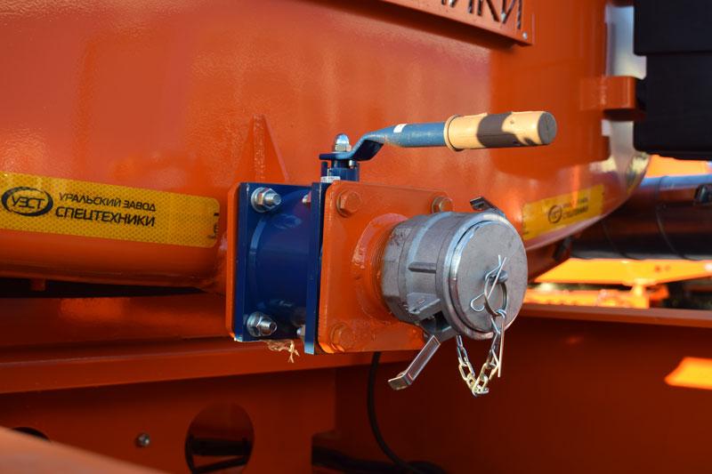 Прицеп-цистерна для нефти марки УЗСТ-ПЦН-8-003 (2 оси)